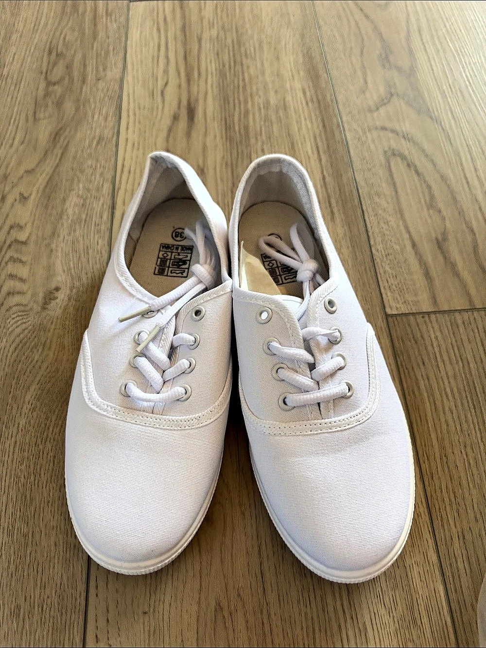 White Sneakers EU 38